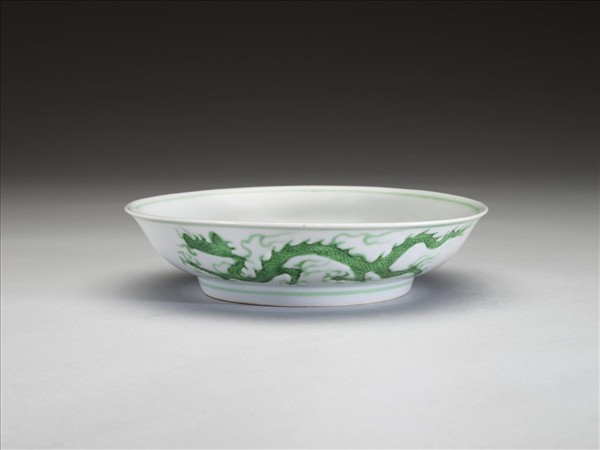 白瓷綠彩龍紋盤