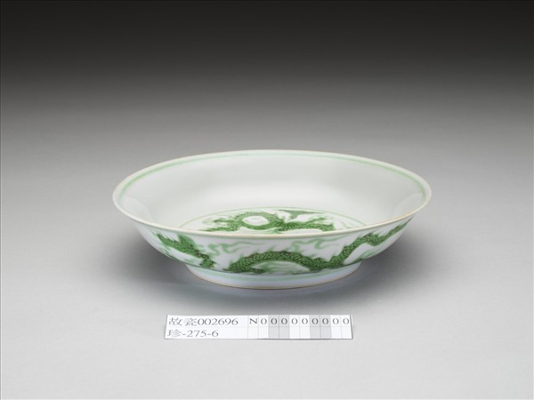 白瓷綠彩龍紋盤