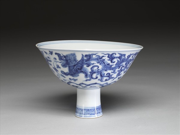 青花夔龍紋高足碗