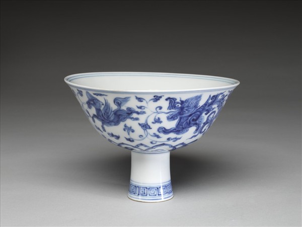 青花夔龍紋高足碗