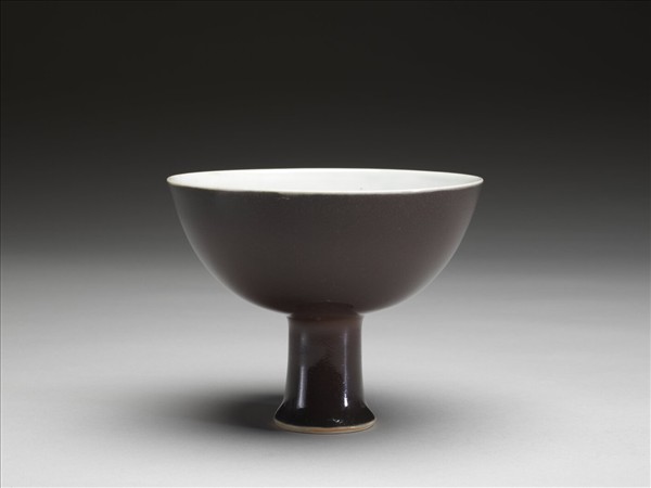 霽紅釉白裡高足碗