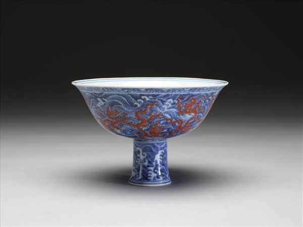 青花紅彩波濤龍紋高足碗