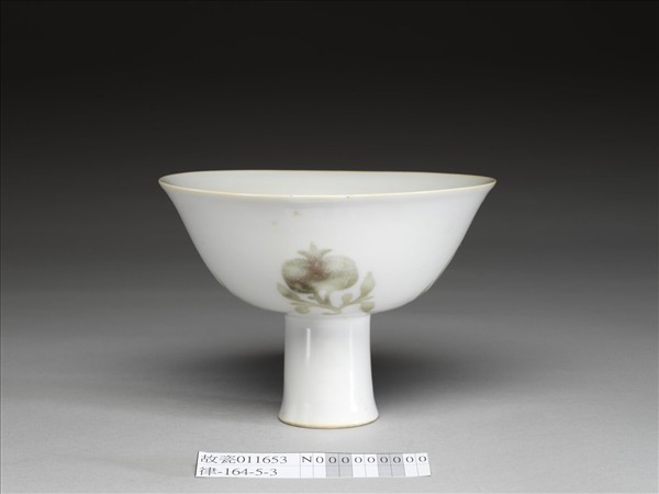 釉裡紅四果紋高足碗