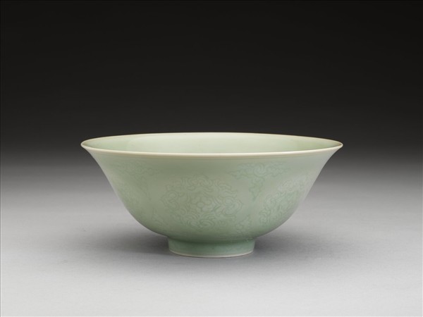 青瓷劃花花卉紋碗