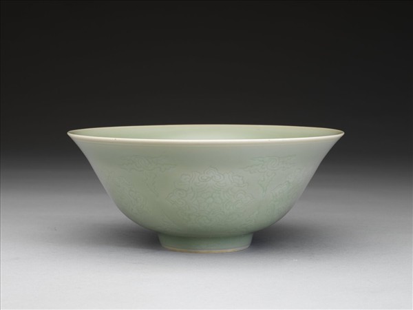 青瓷劃花花卉紋碗