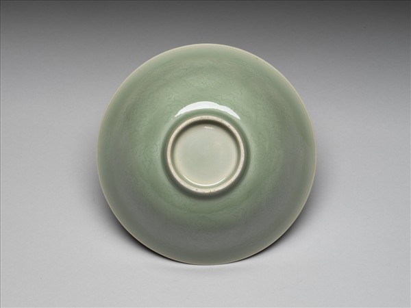 青瓷劃花花卉紋碗