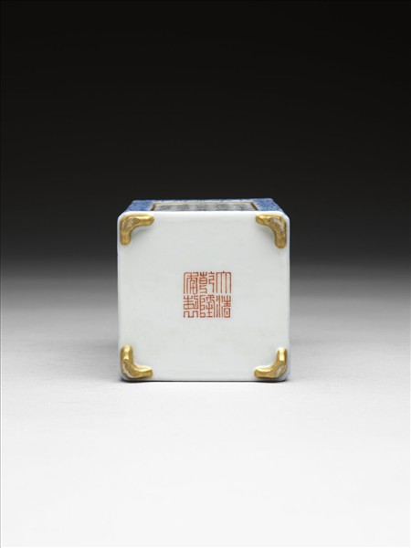 粉彩詩文方筆筒