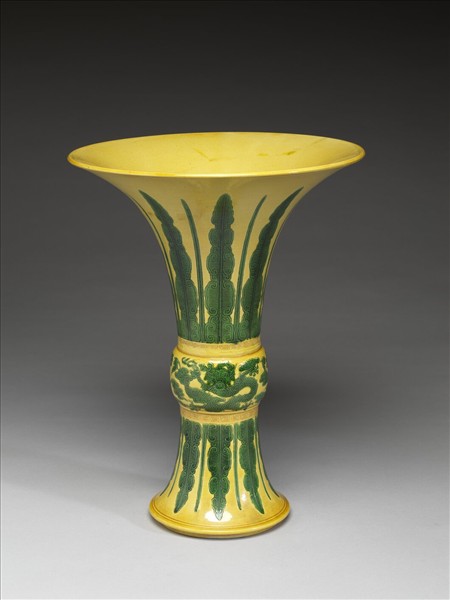 官窯 黃地綠彩龍紋蕉葉觚