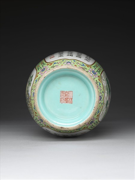 粉彩詩文花卉雙耳瓶