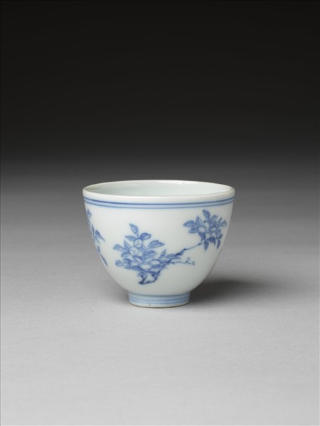 青花折枝花卉紋杯