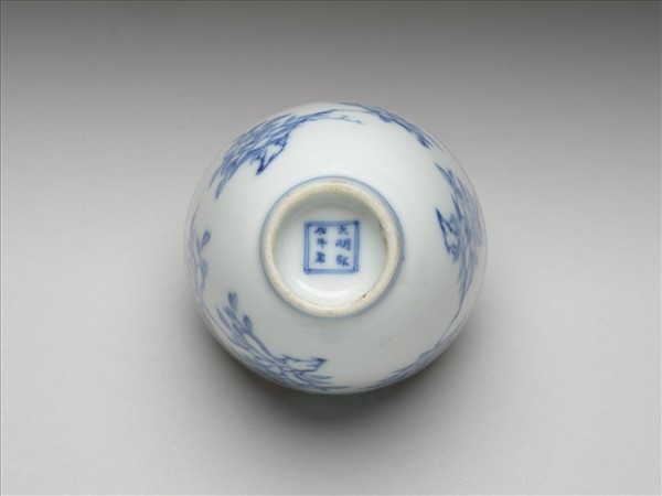 青花折枝花卉紋杯