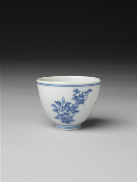 青花折枝花卉紋杯