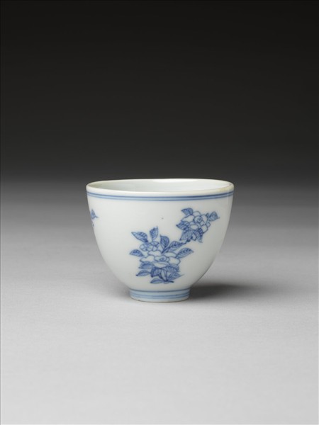 青花折枝花卉紋杯