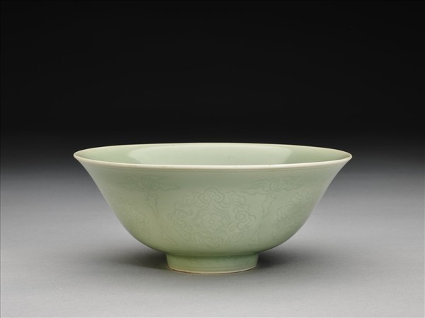 青瓷劃花花卉紋碗