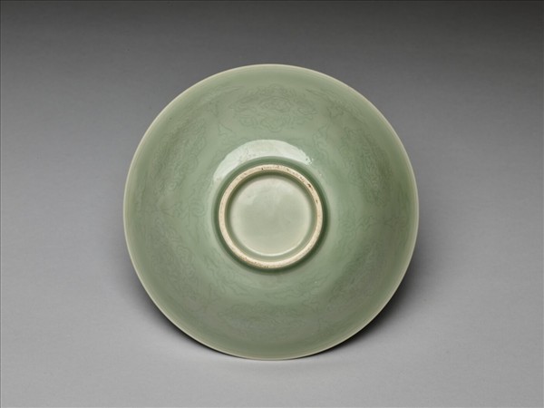 青瓷劃花花卉紋碗