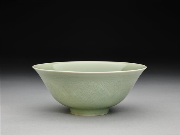 青瓷劃花花卉紋碗