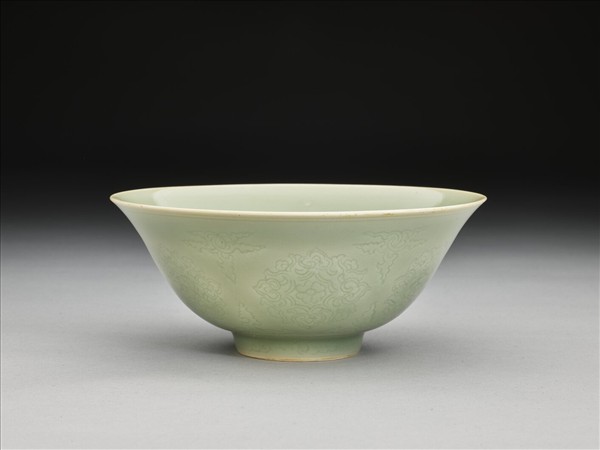 青瓷劃花花卉紋碗