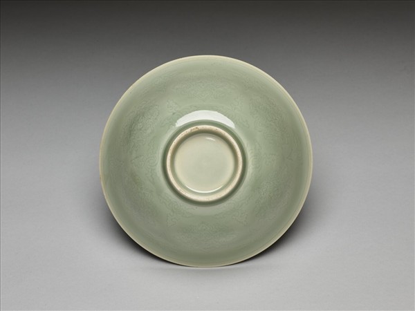 青瓷劃花花卉紋碗