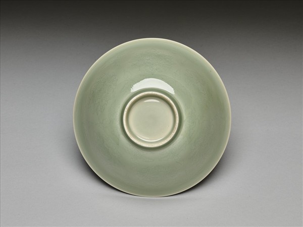 青瓷劃花花卉紋碗