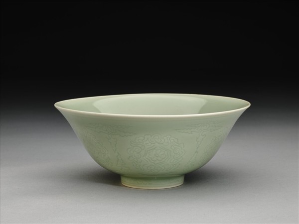 青瓷劃花花卉紋碗