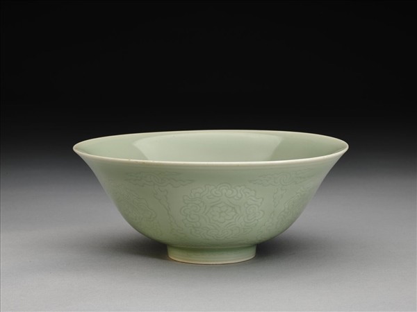 青瓷劃花花卉紋碗