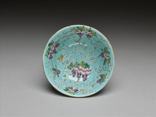 慎德堂款湖綠地粉彩花鳥小碗