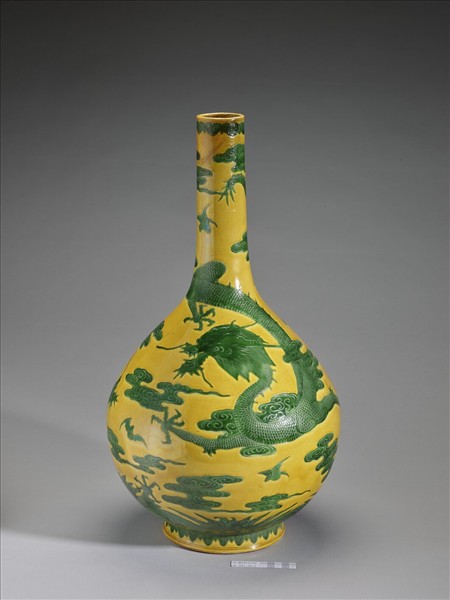 黃地綠彩雲龍紋瓶