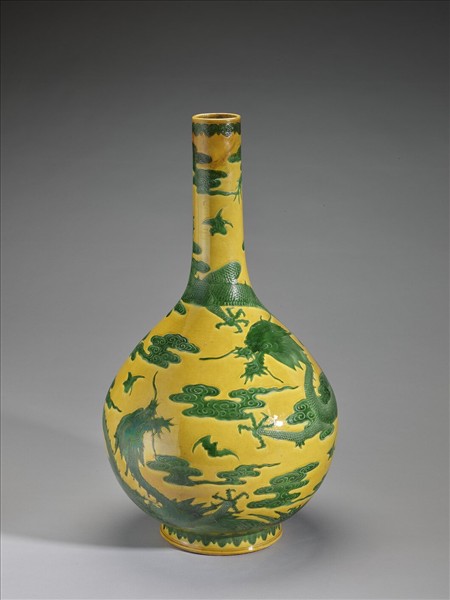 黃地綠彩雲龍紋瓶