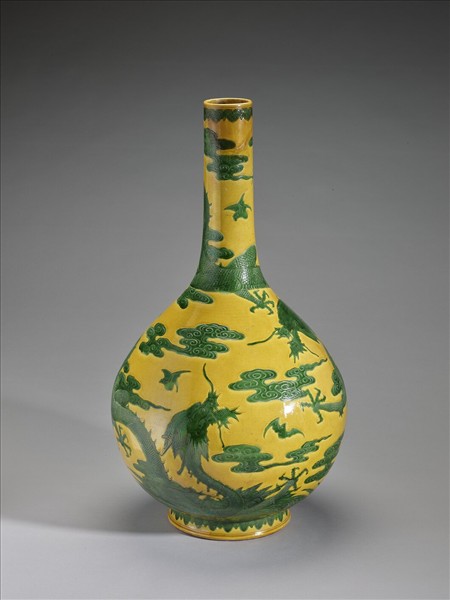 黃地綠彩雲龍紋瓶