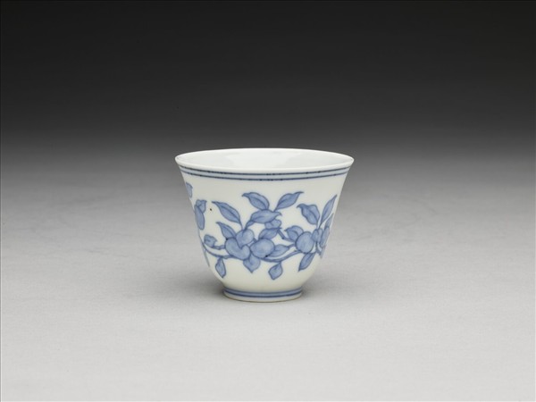 青花花果紋杯
