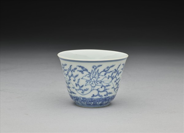 青花番蓮紋杯