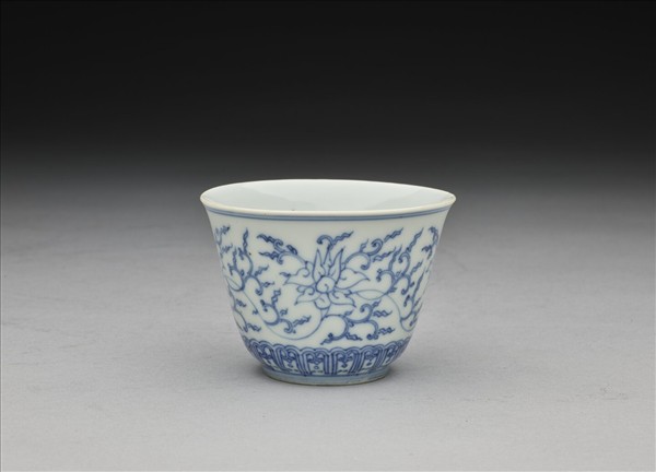 青花番蓮紋杯