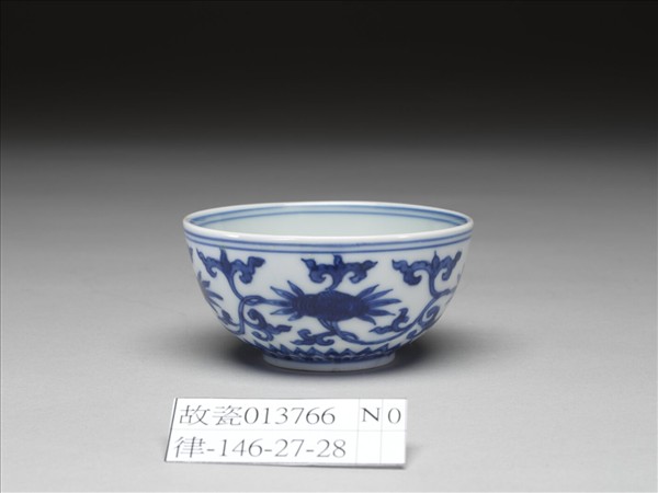 青花靈芝花卉紋碗