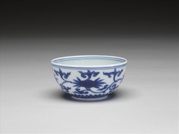 青花靈芝花卉紋碗