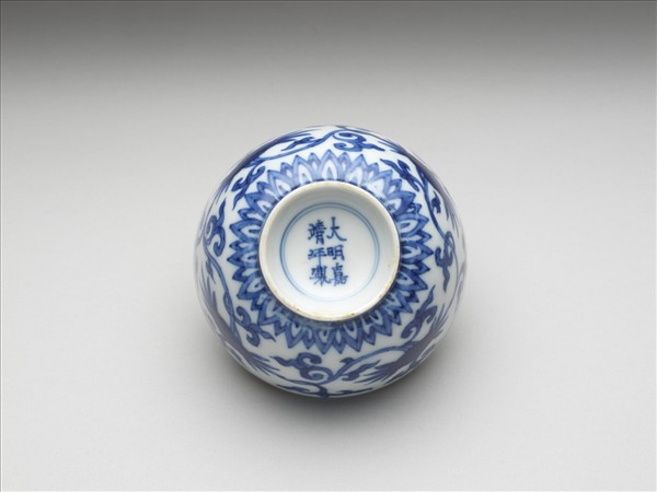 青花靈芝花卉紋碗