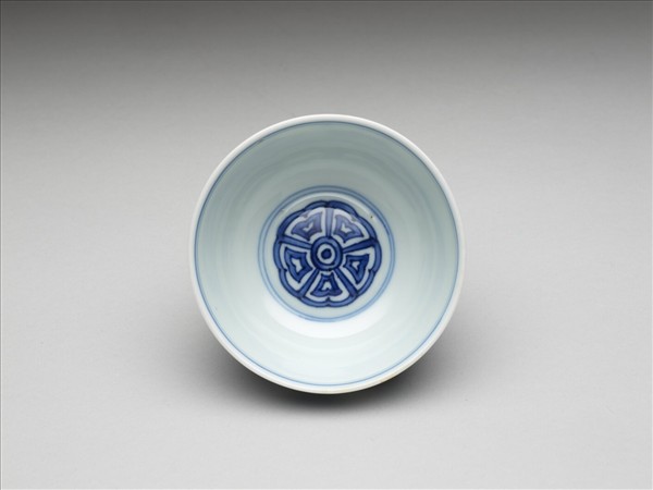 青花靈芝花卉紋碗