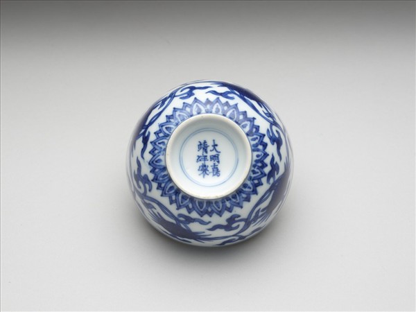 青花靈芝花卉紋碗