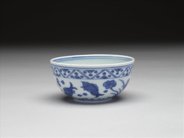 青花蓮塘魚藻紋杯