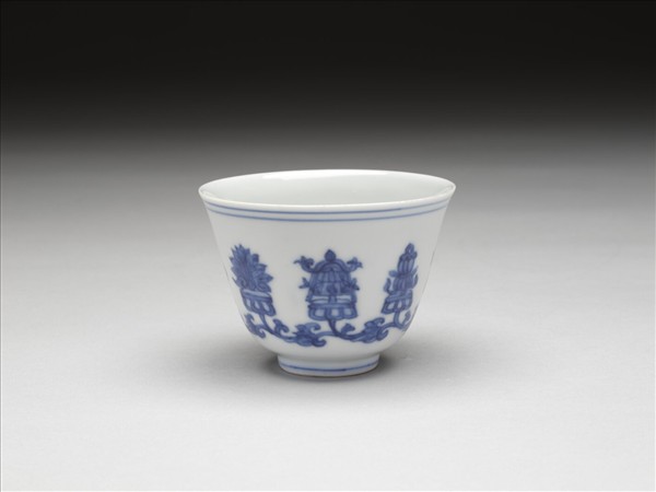 青花八寶紋杯