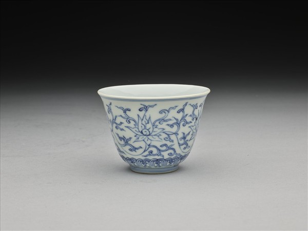 青花番蓮紋杯
