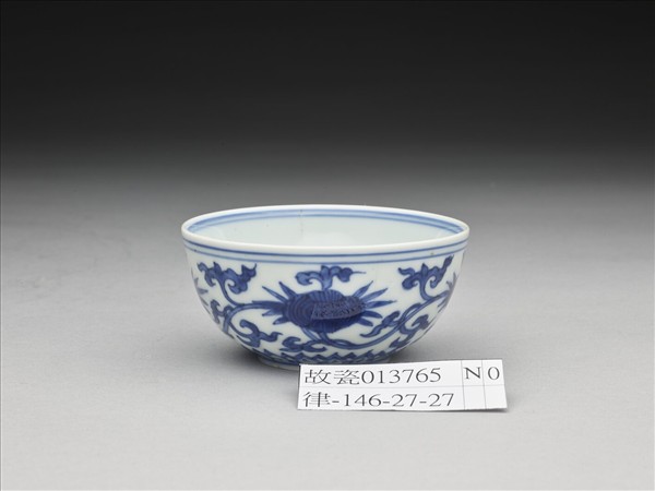 青花靈芝花卉紋碗