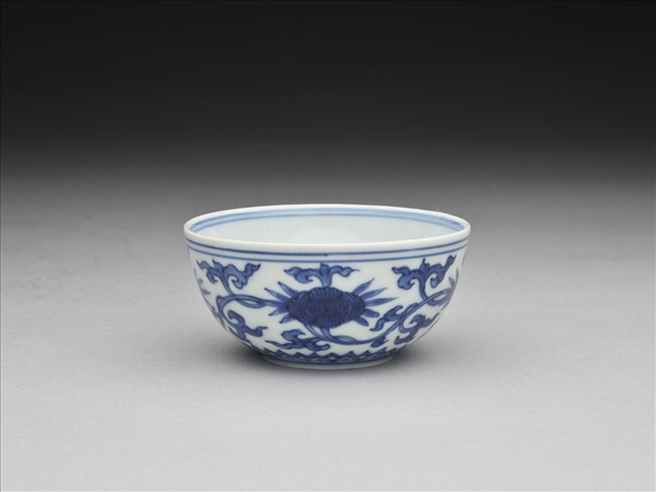 青花靈芝花卉紋碗
