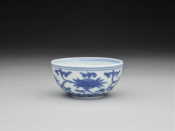 青花靈芝花卉紋碗
