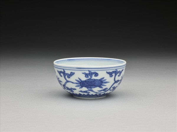 青花靈芝花卉紋碗