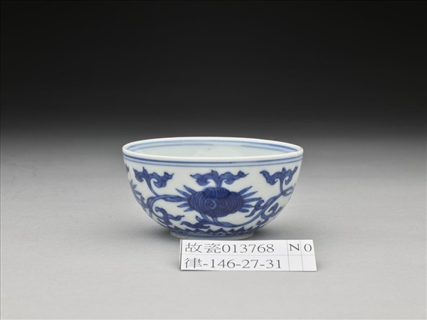 青花靈芝花卉紋碗