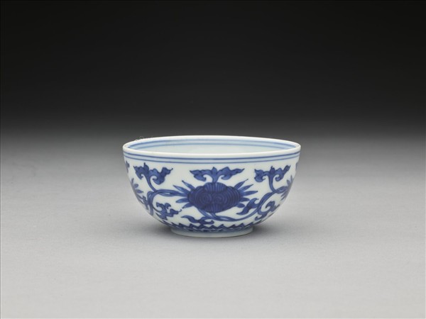 青花靈芝花卉紋碗