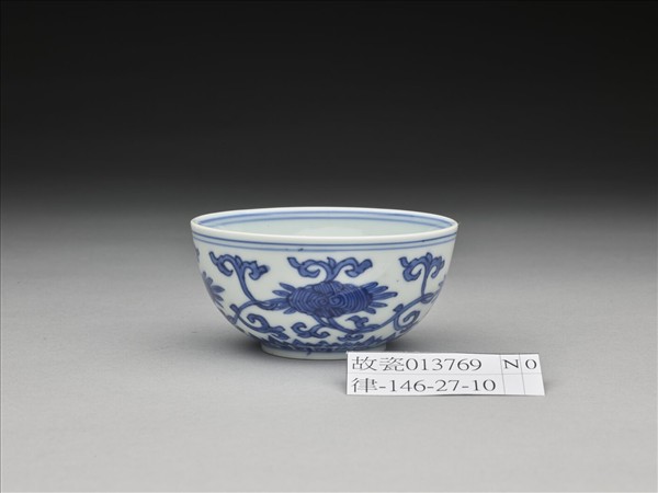 青花靈芝花卉紋碗