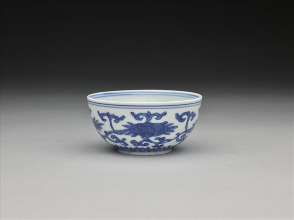 青花靈芝花卉紋碗