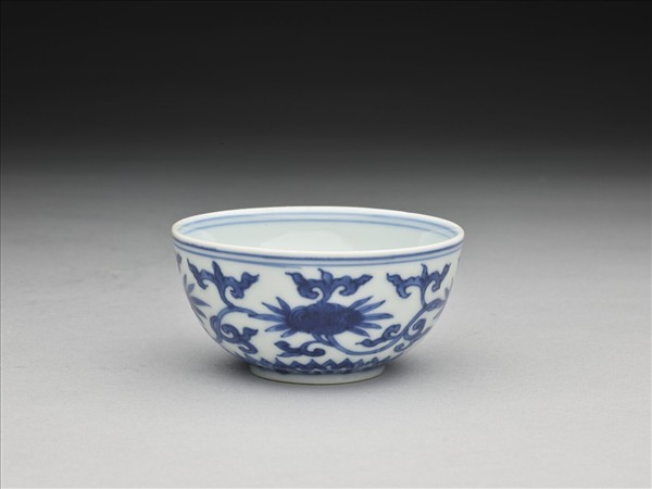青花靈芝花卉紋碗