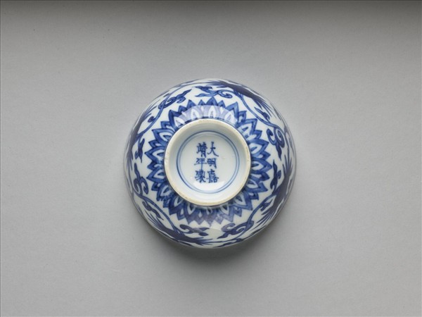 青花靈芝花卉紋碗